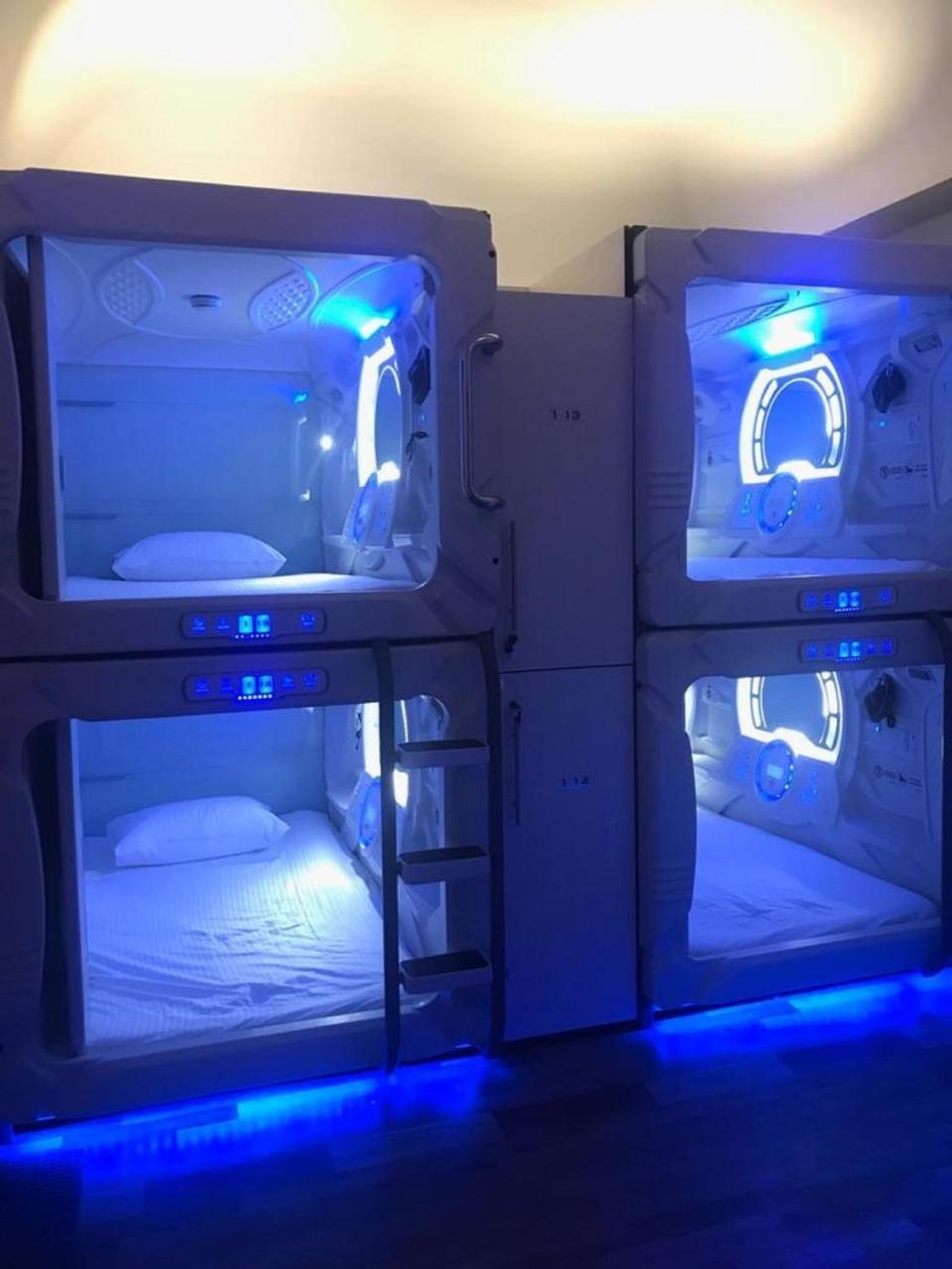 The Capsule Hotel Colombo Exterior photo